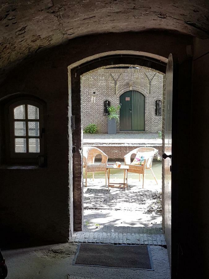 אוטרכט Large Historical Apartment & Canal Terrace מראה חיצוני תמונה