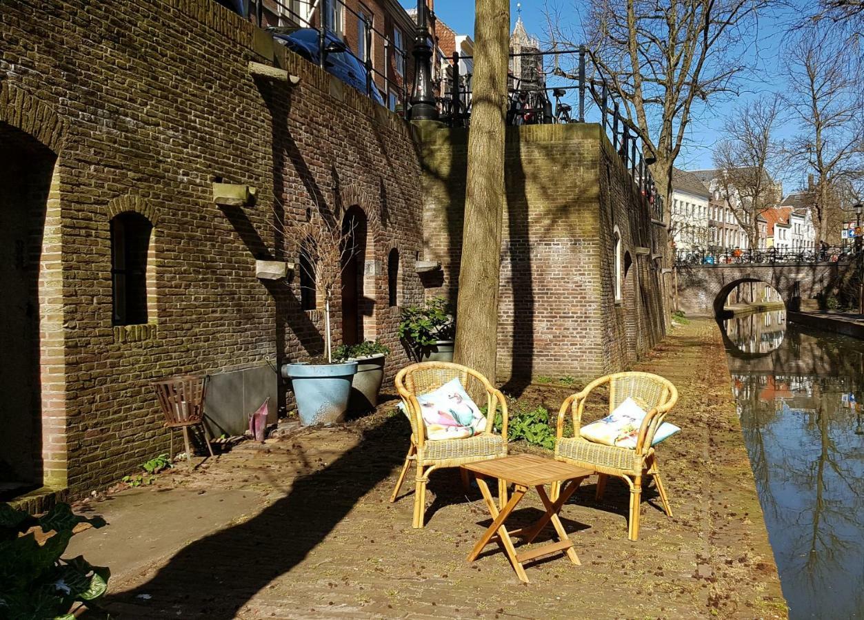 אוטרכט Large Historical Apartment & Canal Terrace מראה חיצוני תמונה